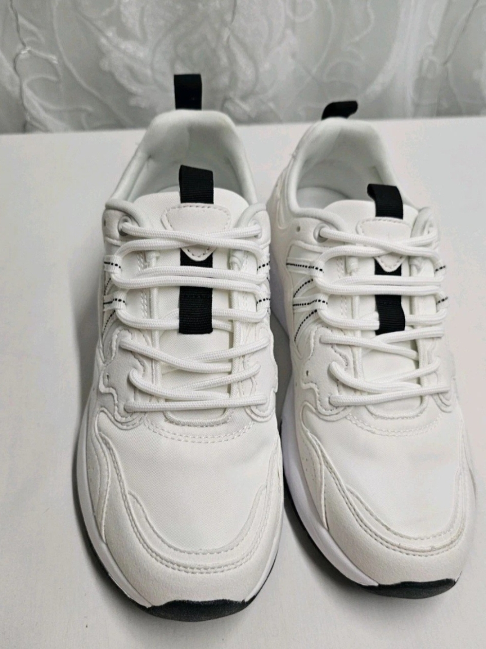 Nicole Miller Womens Sneakers In White Size 8.5